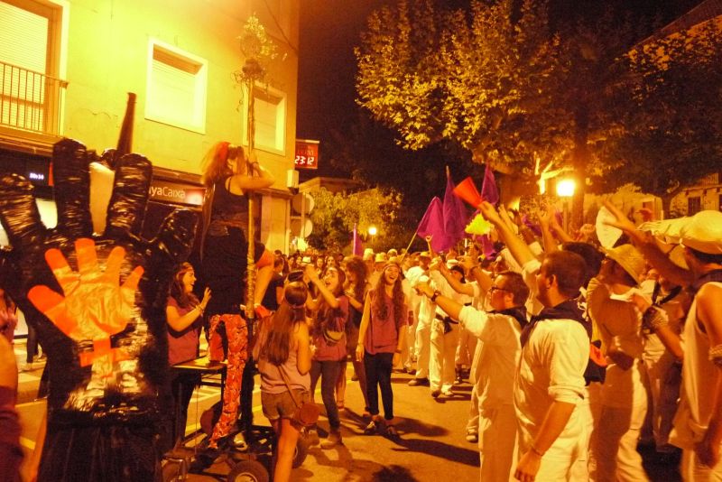 Aquelarre de Cervera. Dijous Gras. noies hipies