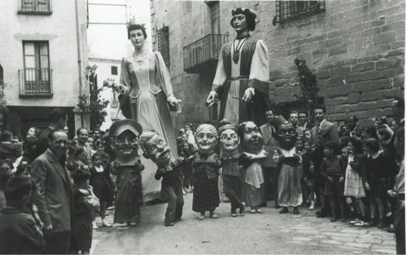 gegants 48 sortint parròquia