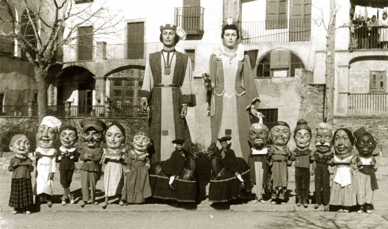 gegants davant cal montiu